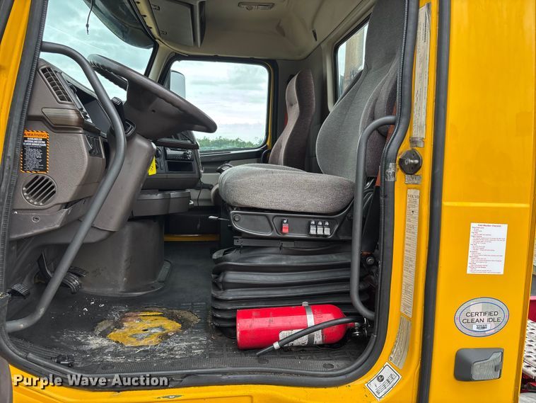 image for item FC1750 2017 Volvo VNL semi truck
