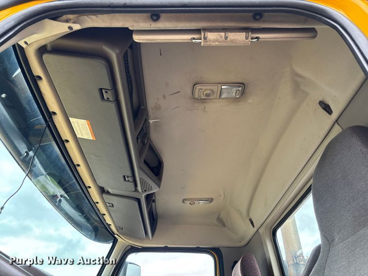 image for item FC1750 2017 Volvo VNL semi truck