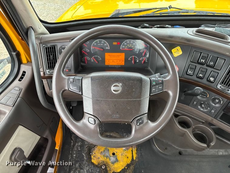 image for item FC1750 2017 Volvo VNL semi truck