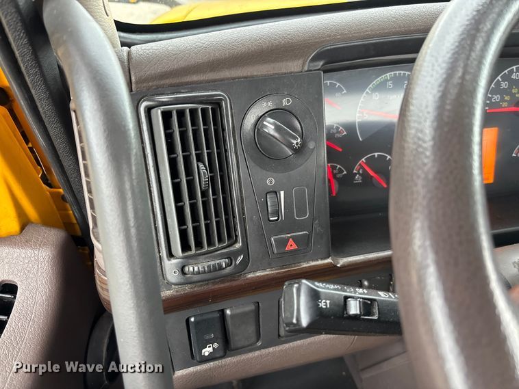 image for item FC1750 2017 Volvo VNL semi truck