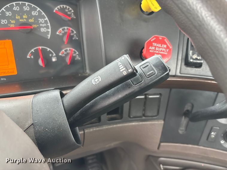 image for item FC1750 2017 Volvo VNL semi truck