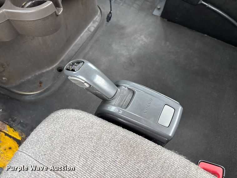 image for item FC1750 2017 Volvo VNL semi truck