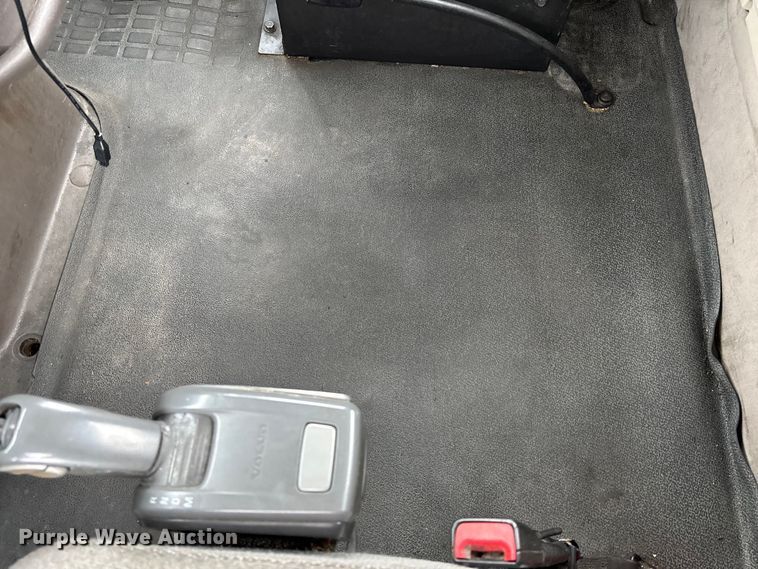 image for item FC1750 2017 Volvo VNL semi truck