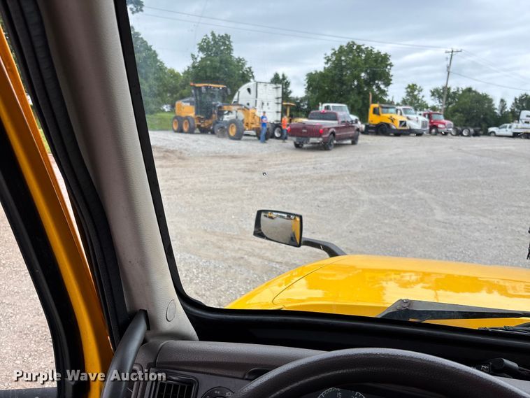 image for item FC1750 2017 Volvo VNL semi truck