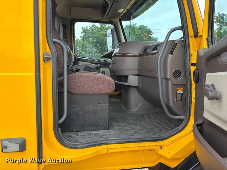 image for item FC1750 2017 Volvo VNL semi truck