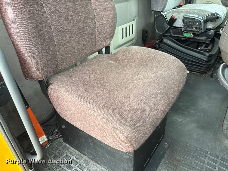 image for item FC1750 2017 Volvo VNL semi truck