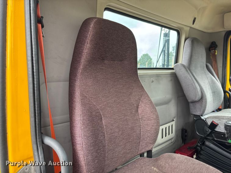 image for item FC1750 2017 Volvo VNL semi truck