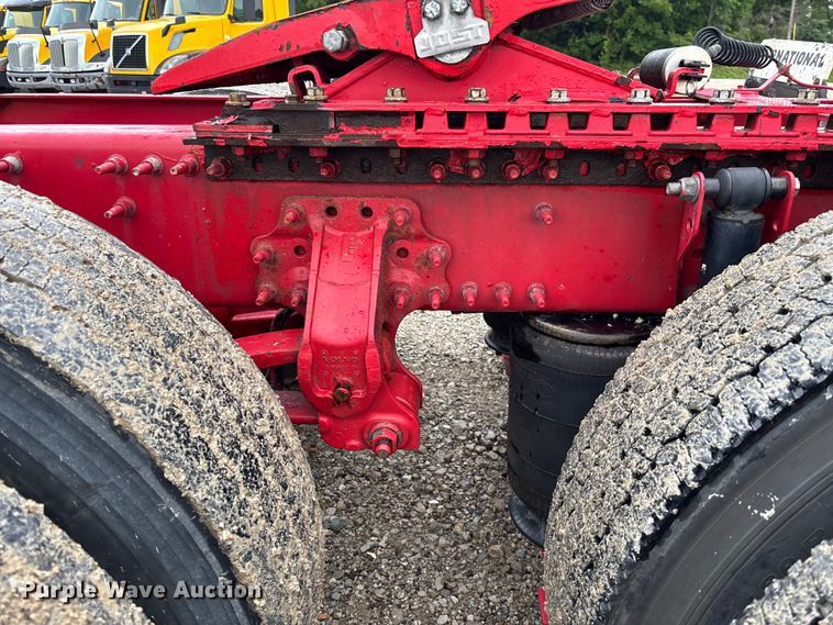 image for item FC1750 2017 Volvo VNL semi truck