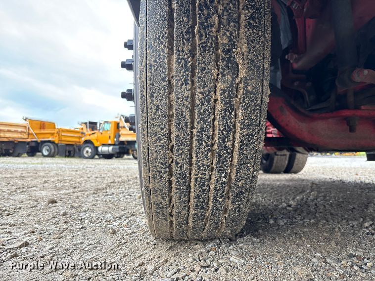 image for item FC1750 2017 Volvo VNL semi truck