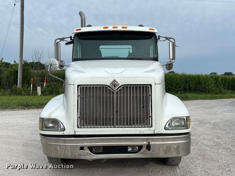 image for item FC1851 2006 International 9400i semi truck