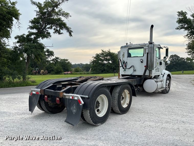 image for item FC1851 2006 International 9400i semi truck