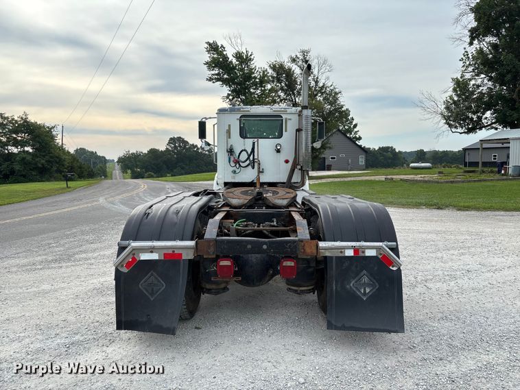image for item FC1851 2006 International 9400i semi truck