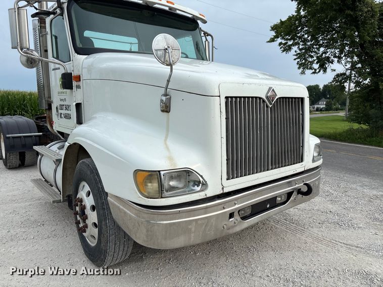 image for item FC1851 2006 International 9400i semi truck