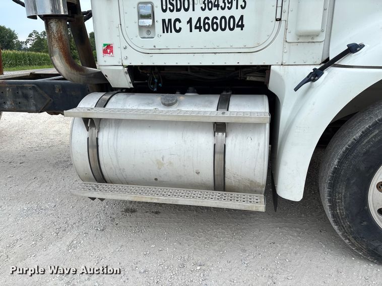 image for item FC1851 2006 International 9400i semi truck