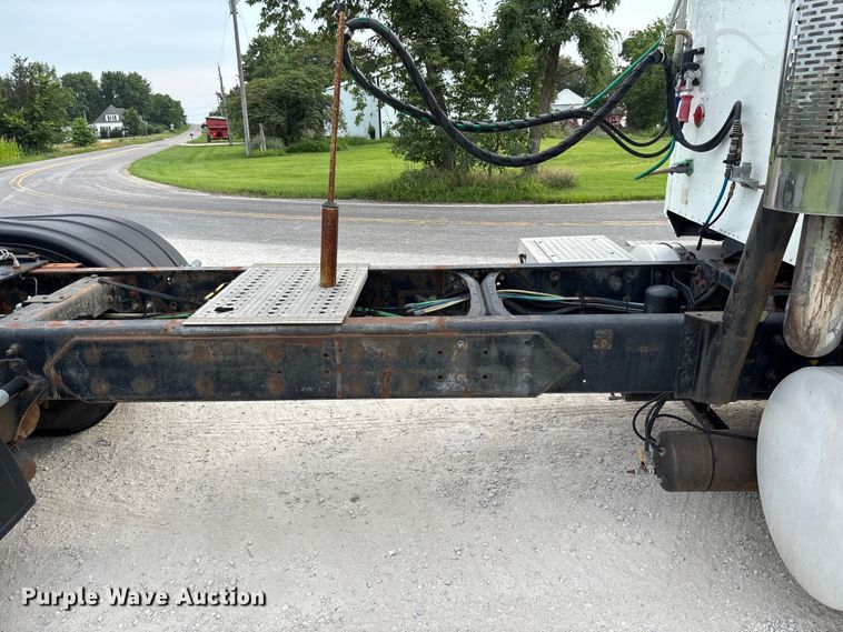 image for item FC1851 2006 International 9400i semi truck