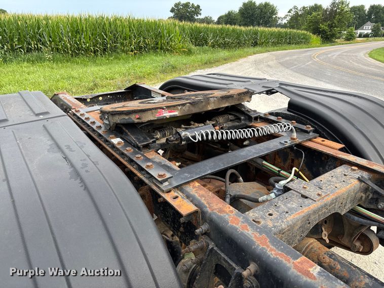 image for item FC1851 2006 International 9400i semi truck