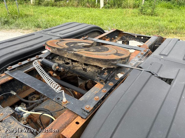 image for item FC1851 2006 International 9400i semi truck