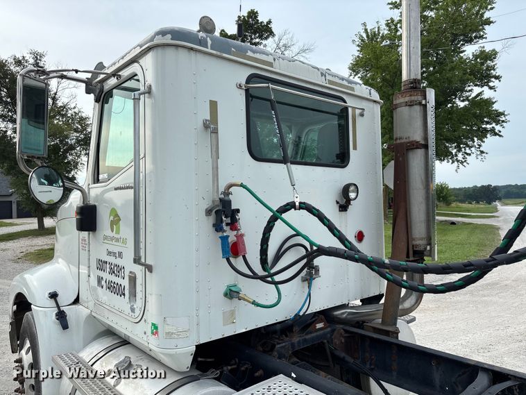 image for item FC1851 2006 International 9400i semi truck