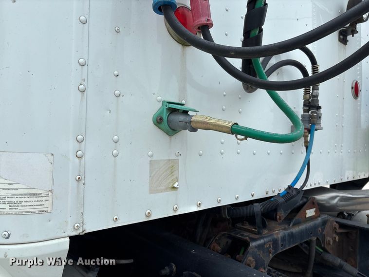 image for item FC1851 2006 International 9400i semi truck
