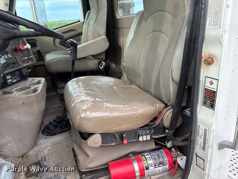image for item FC1851 2006 International 9400i semi truck