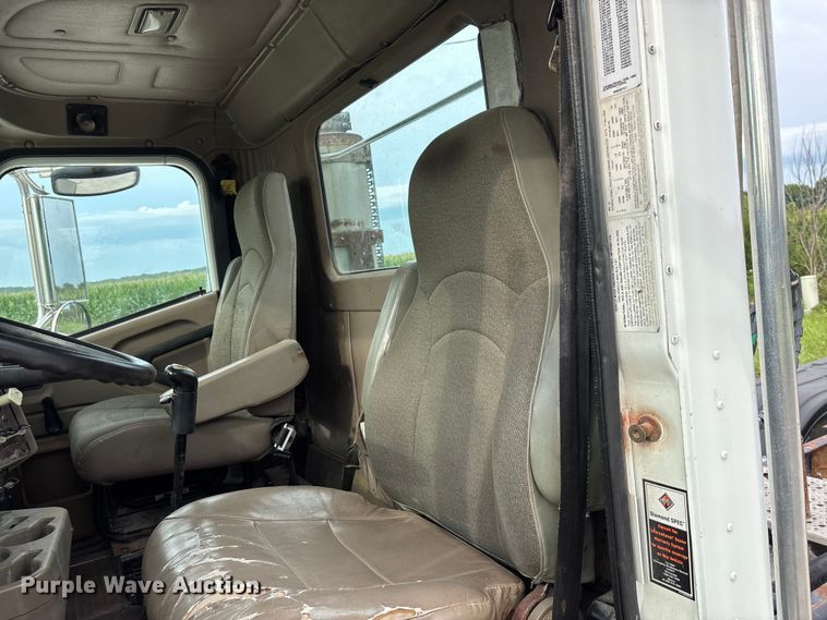 image for item FC1851 2006 International 9400i semi truck