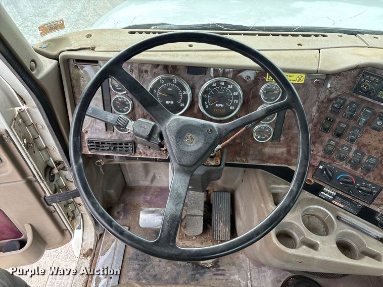 image for item FC1851 2006 International 9400i semi truck