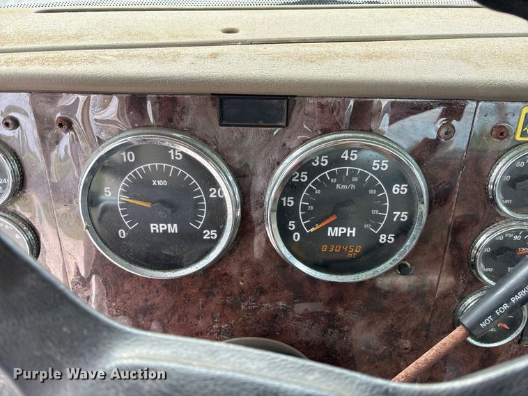 image for item FC1851 2006 International 9400i semi truck