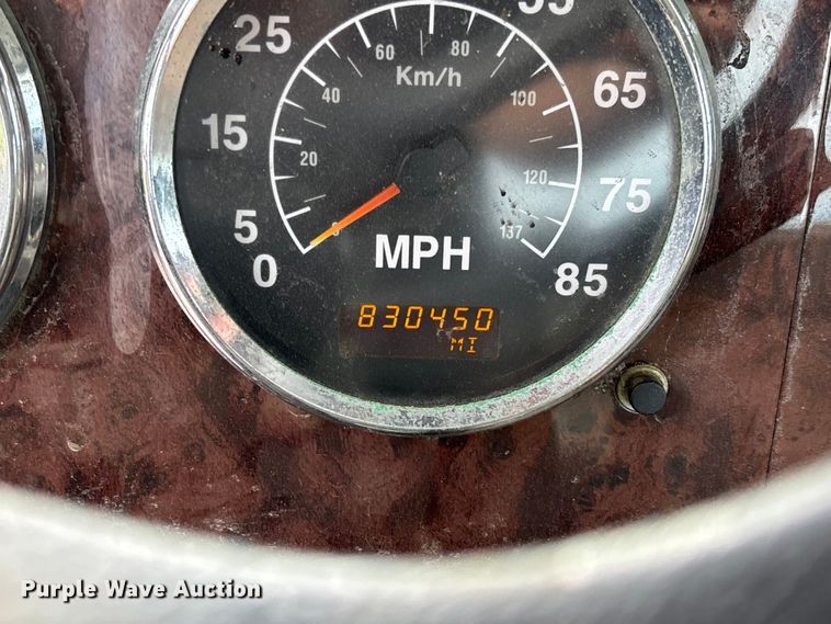 image for item FC1851 2006 International 9400i semi truck