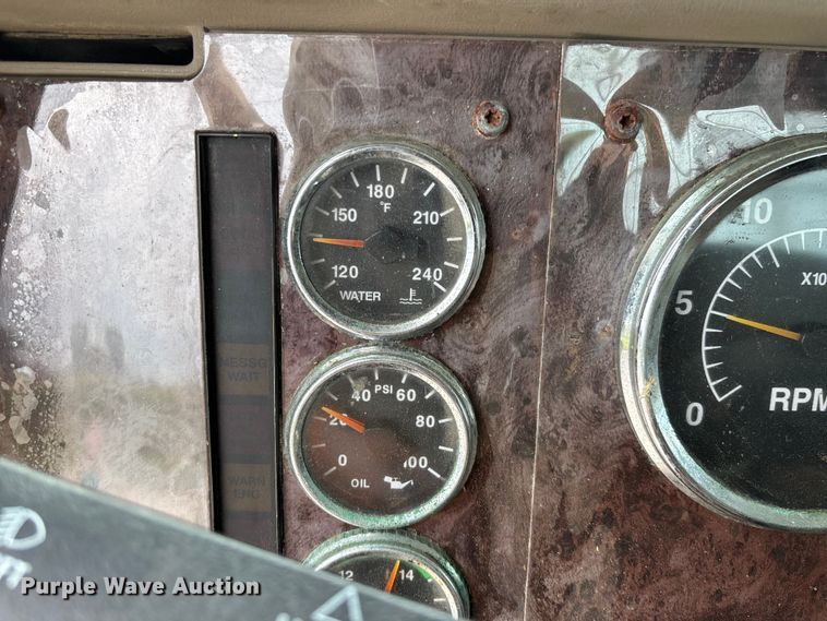 image for item FC1851 2006 International 9400i semi truck