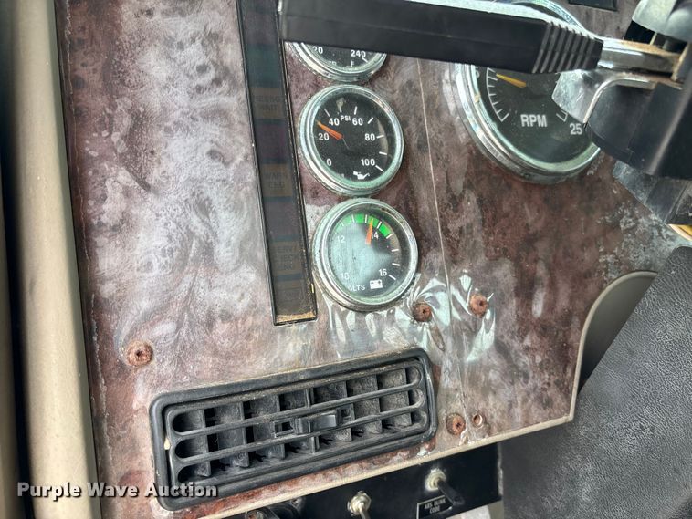 image for item FC1851 2006 International 9400i semi truck