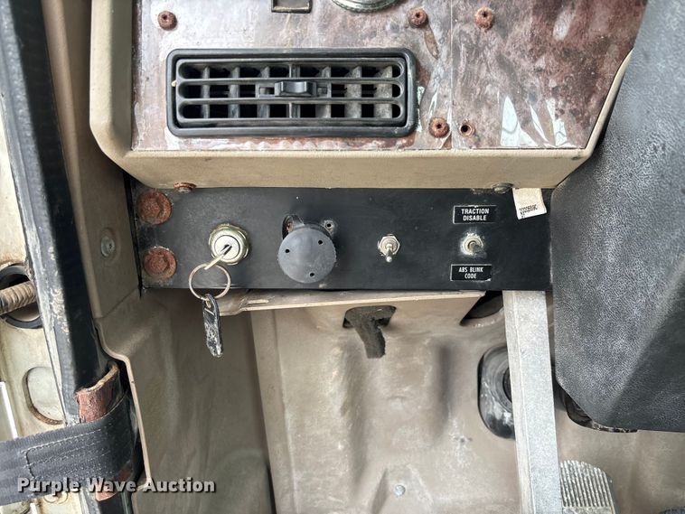image for item FC1851 2006 International 9400i semi truck