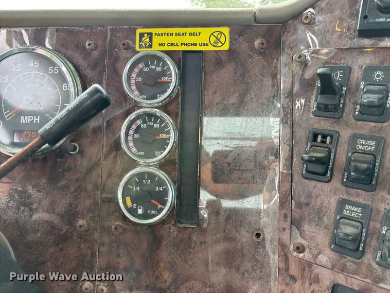 image for item FC1851 2006 International 9400i semi truck