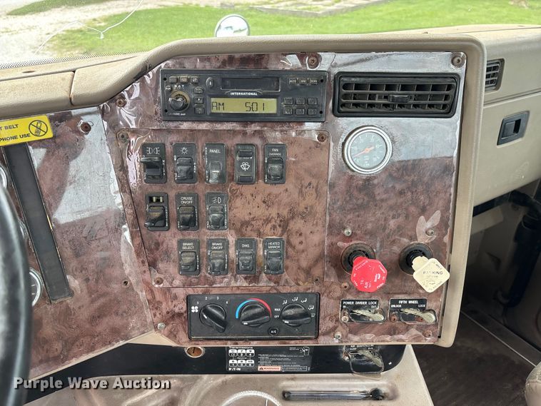 image for item FC1851 2006 International 9400i semi truck