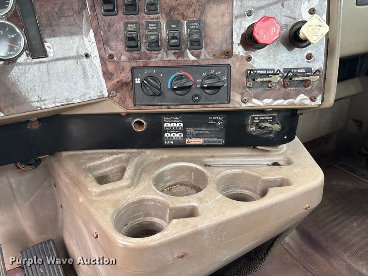 image for item FC1851 2006 International 9400i semi truck