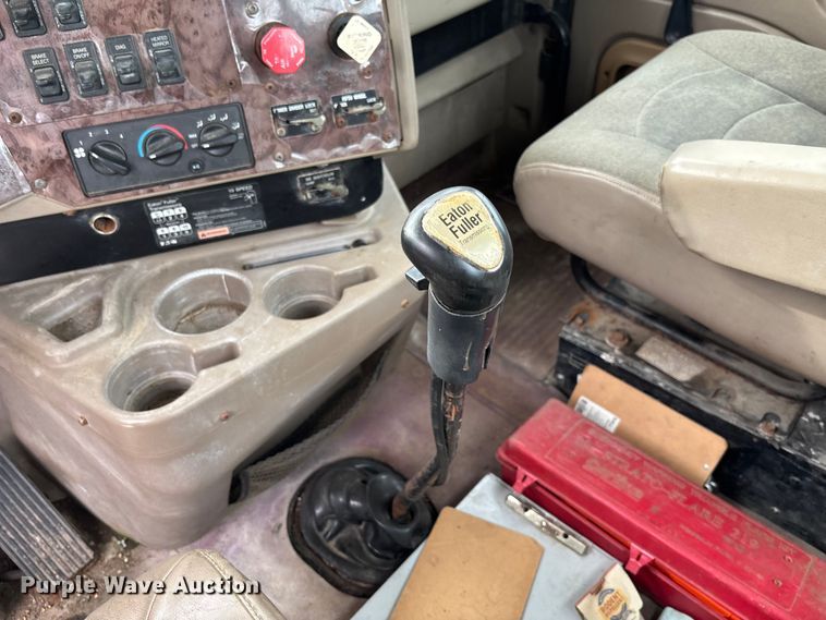 image for item FC1851 2006 International 9400i semi truck