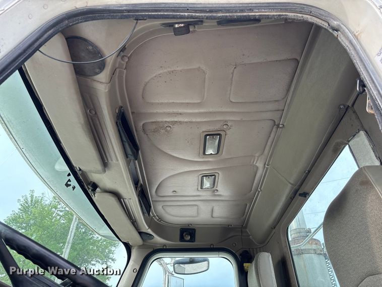 image for item FC1851 2006 International 9400i semi truck