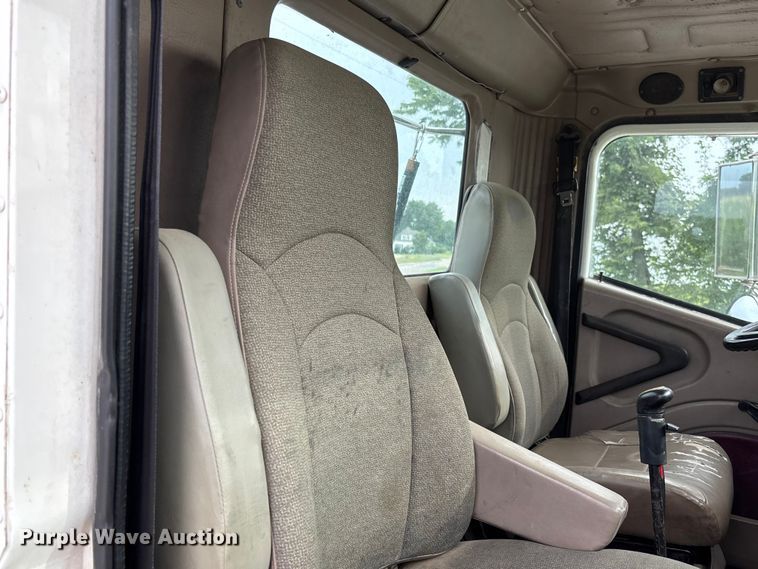 image for item FC1851 2006 International 9400i semi truck
