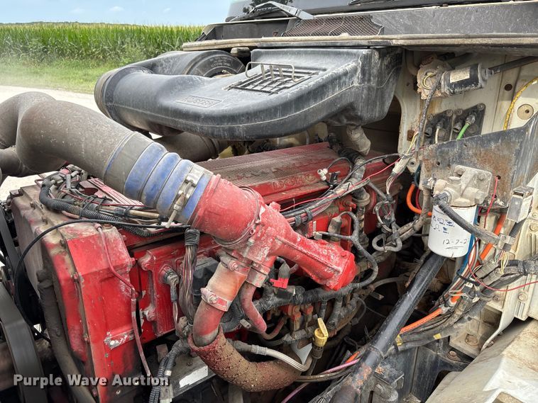 image for item FC1851 2006 International 9400i semi truck