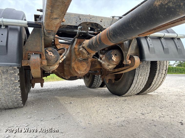 image for item FC1851 2006 International 9400i semi truck