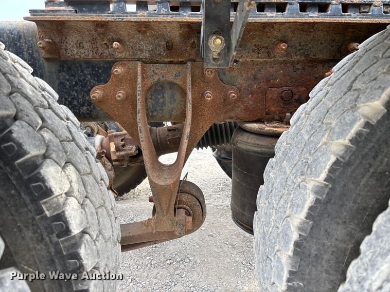 image for item FC1851 2006 International 9400i semi truck