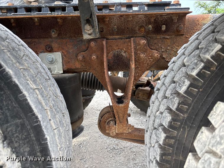 image for item FC1851 2006 International 9400i semi truck