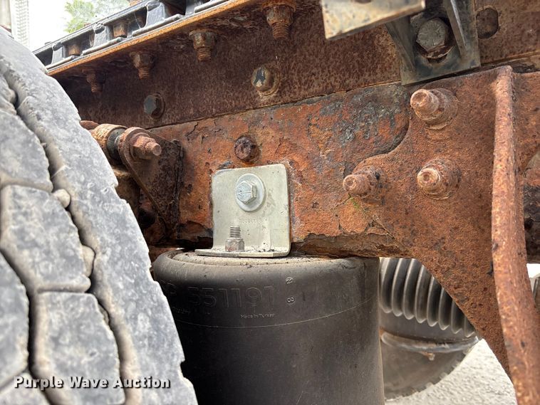 image for item FC1851 2006 International 9400i semi truck