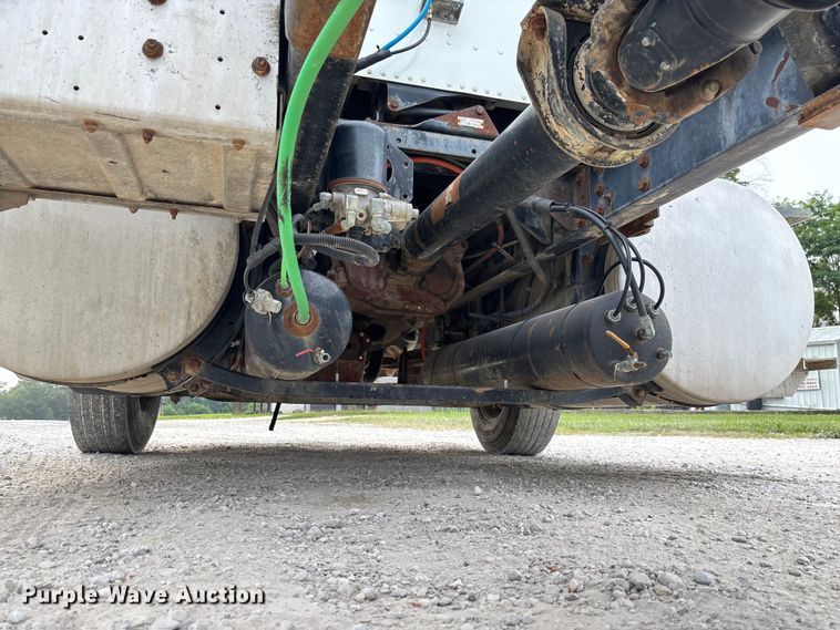 image for item FC1851 2006 International 9400i semi truck