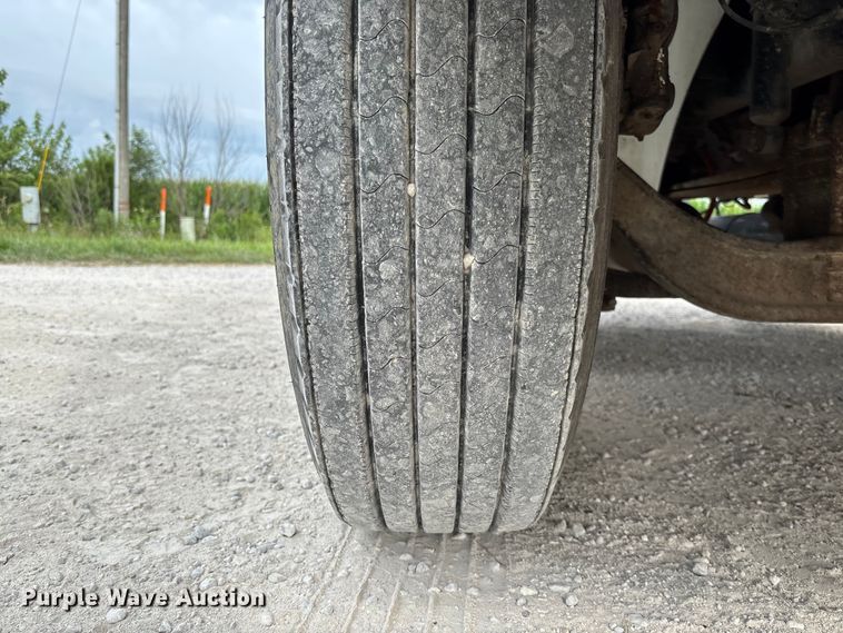 image for item FC1851 2006 International 9400i semi truck