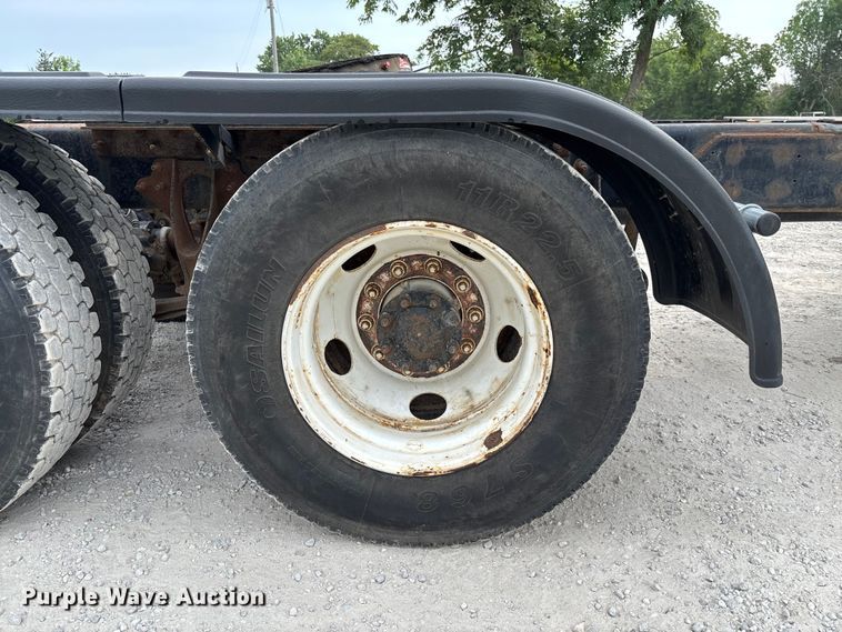 image for item FC1851 2006 International 9400i semi truck