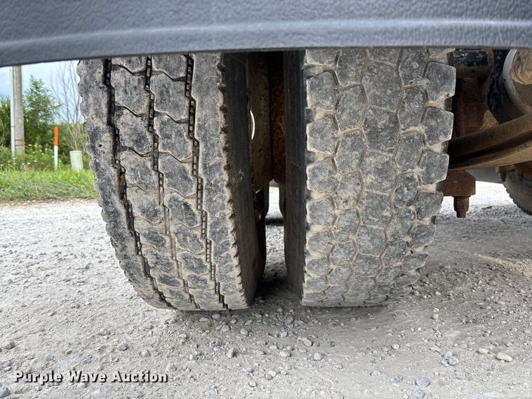 image for item FC1851 2006 International 9400i semi truck