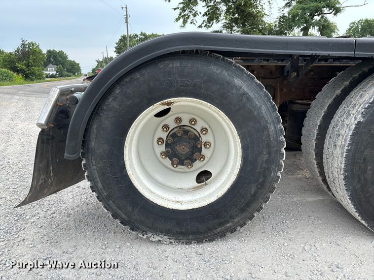 image for item FC1851 2006 International 9400i semi truck
