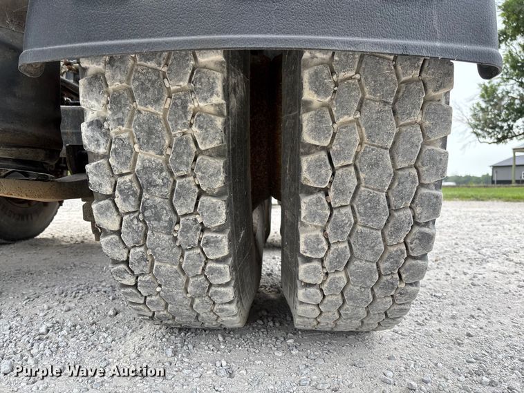 image for item FC1851 2006 International 9400i semi truck