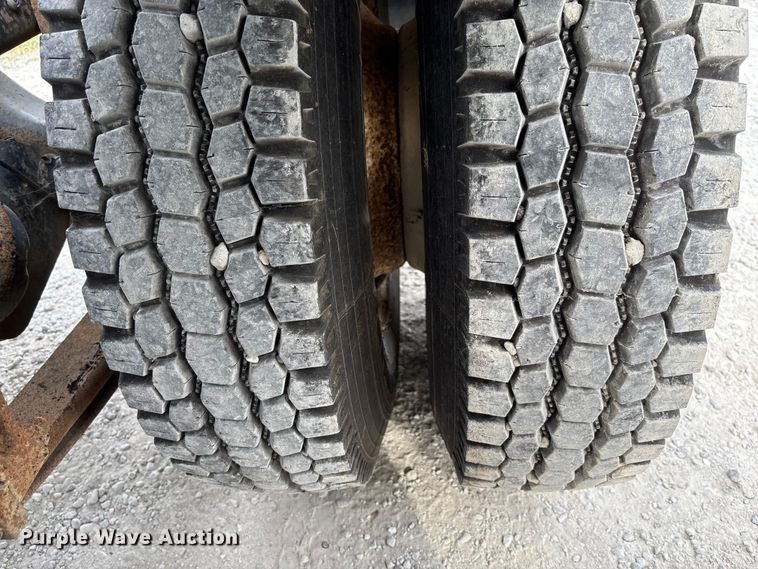 image for item FC1851 2006 International 9400i semi truck