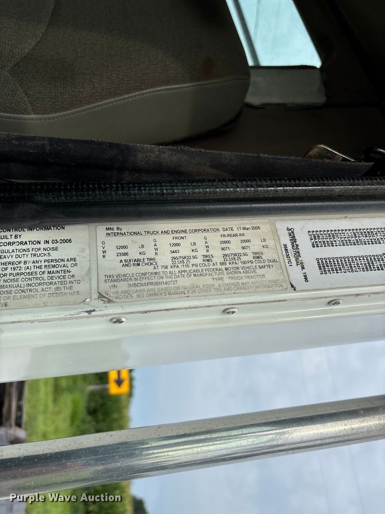 image for item FC1851 2006 International 9400i semi truck